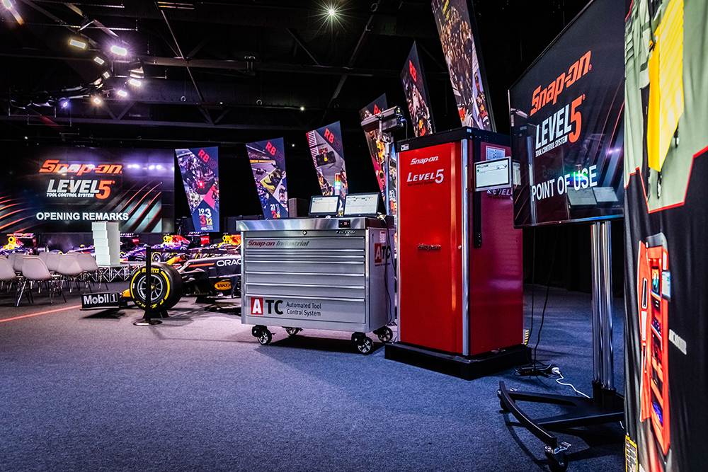 Snap-on’s newly enhanced tool management system - launched at the prestigious Red Bull Racing headquarters in Milton Keynes 18 965A6163 LR