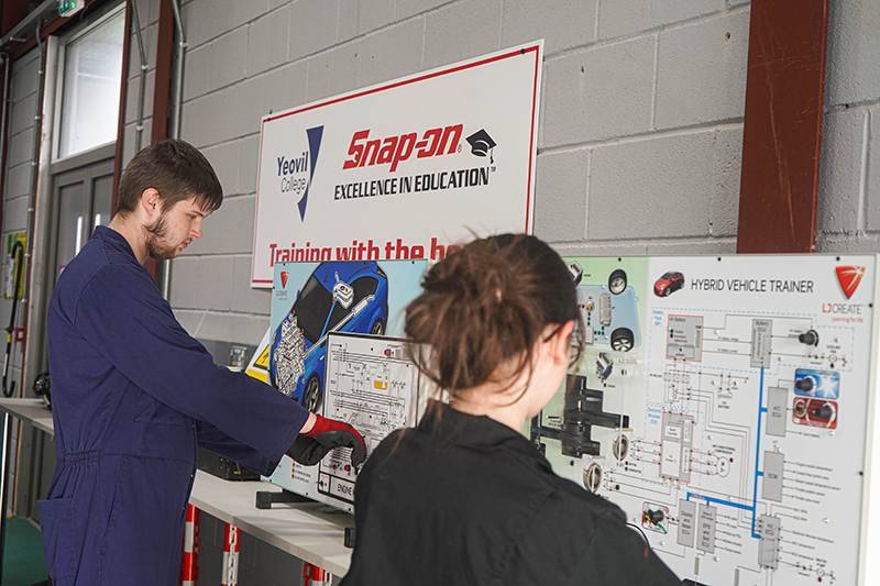 Snap-on support helps to transform automotive engineering at leading college 31 yeovil college2